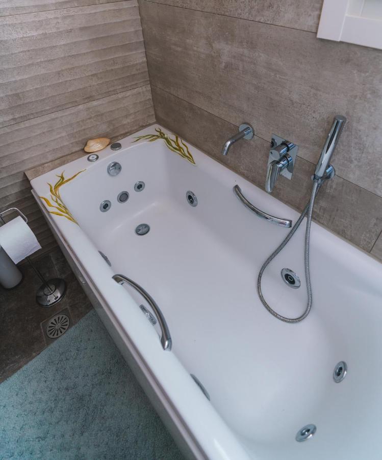 Lux House With Outdoor Jacuzzi And Sea View In Santorini Leilighet Emporio  Eksteriør bilde