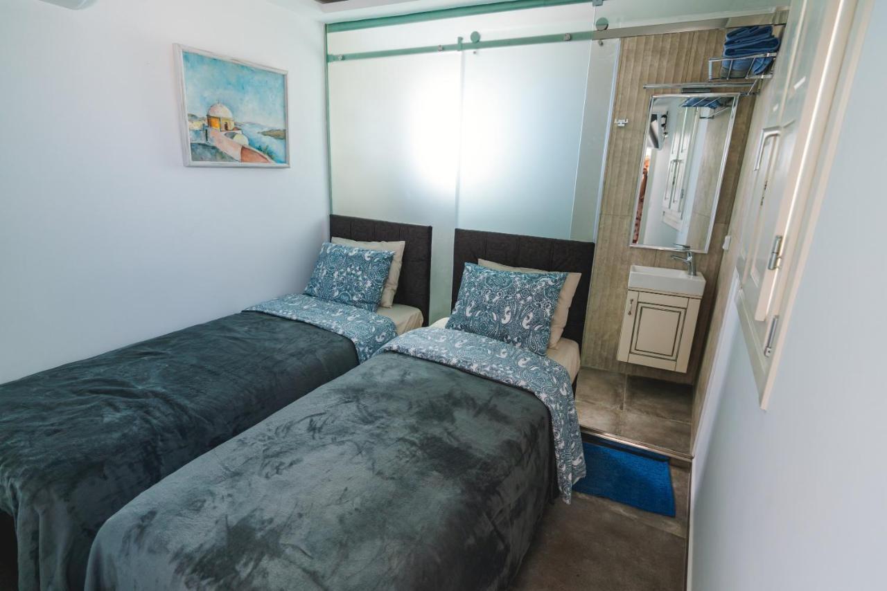 Lux House With Outdoor Jacuzzi And Sea View In Santorini Leilighet Emporio  Eksteriør bilde